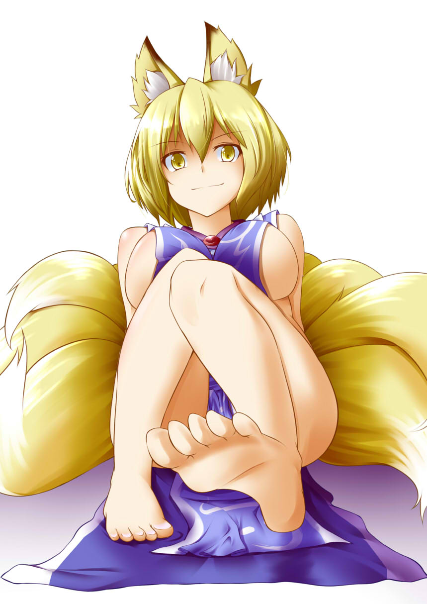 1girl animal_ears bare_legs barefoot blonde_hair breasts feet female fox_ears fox_tail hair highres kitsunetsu_(rcu_be1s) large_breasts light_smile looking_at_viewer multiple_tails naked_tabard no_hat pov_feet short_hair sideboob simple_background sitting soles solo tabard tail toenails touhou white_background yakumo_ran yellow_eyes